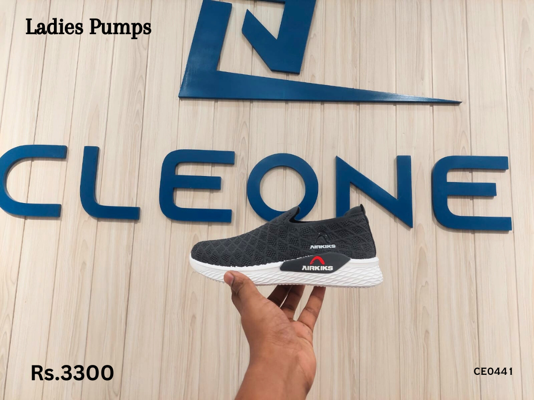 Ladies pumps
